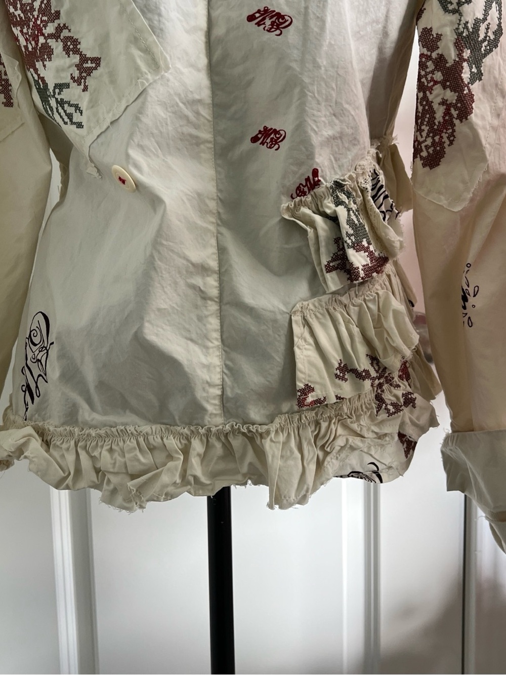 Women's Cream Ruffle Button-Front Blouse with Floral Print XL - Picture 9 of 10